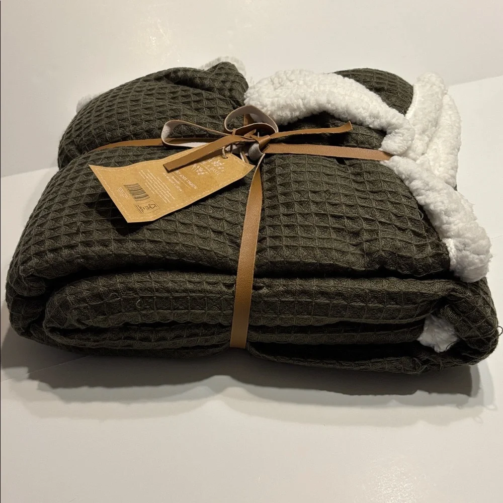 Thyme + Basil Luxury Collection Knit Reversible Blanket Throw in Green